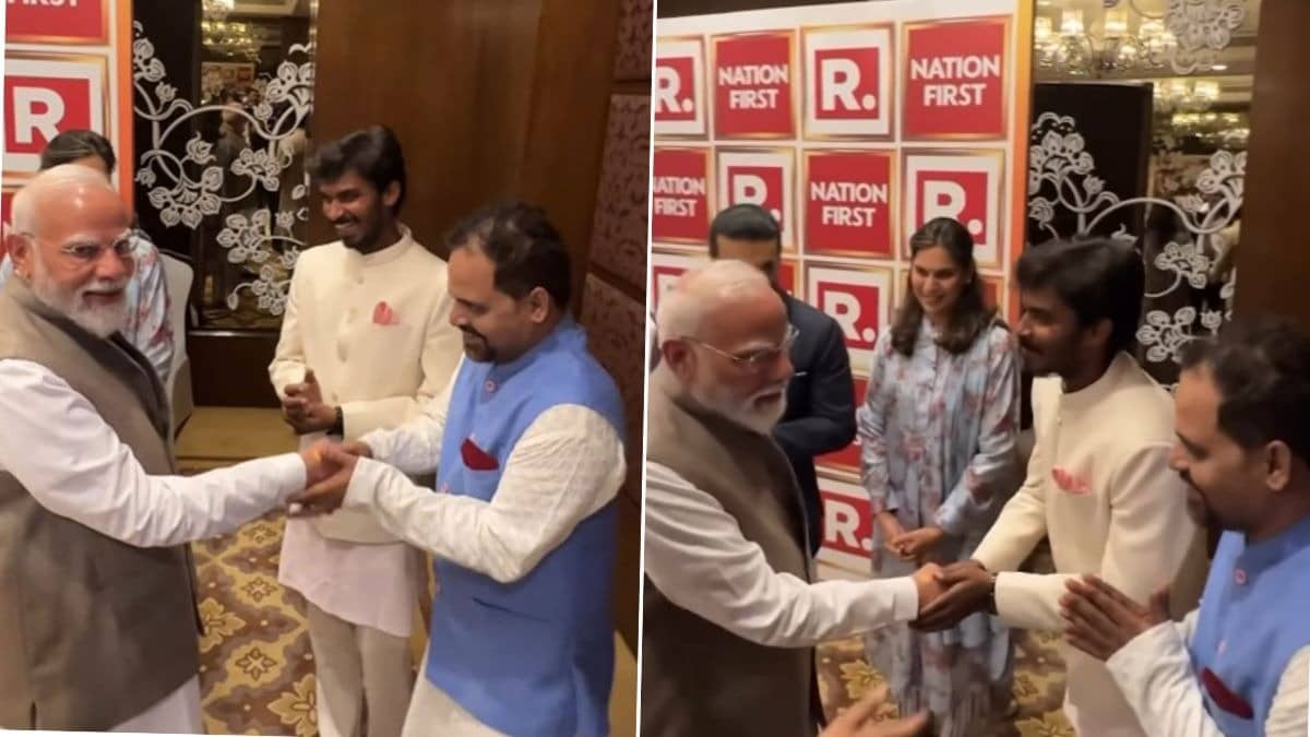 Prime Minister Narendra Modi meets Panchayat Cast at Republic Summit