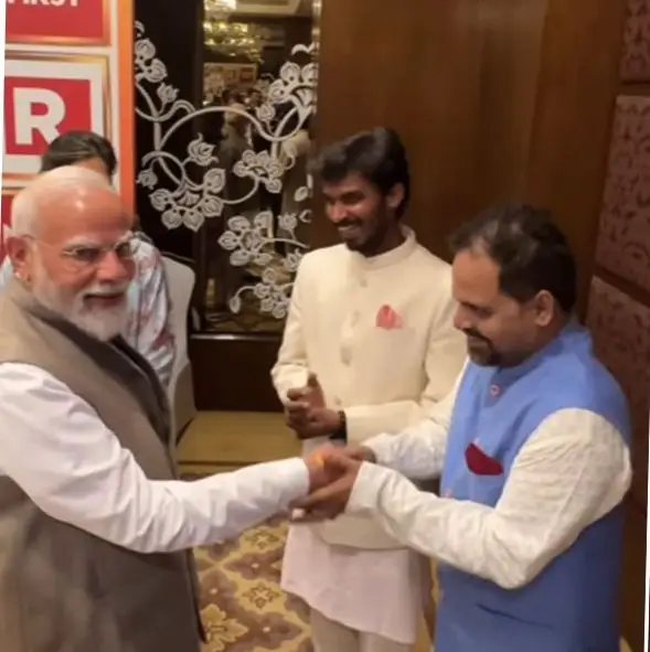 Prime Minister Narendra Modi meets Panchayat Cast at Republic Summit