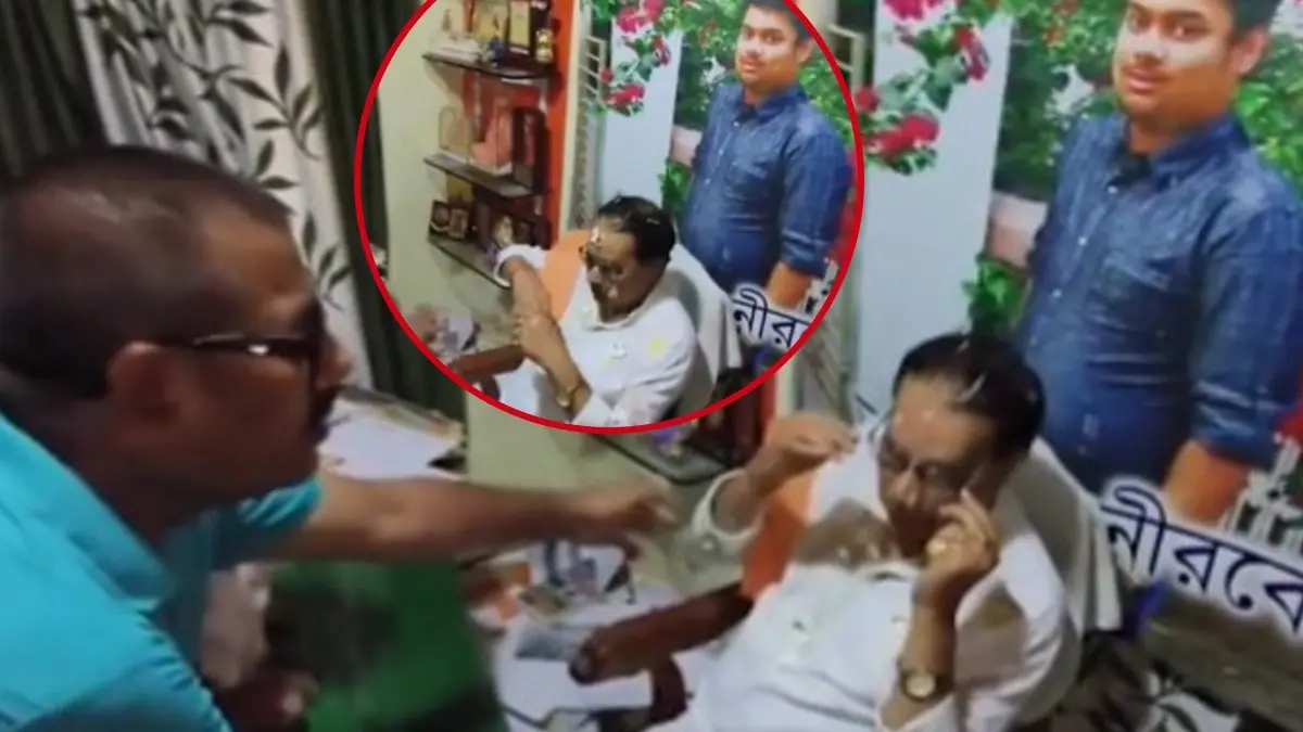 Protesters Vandalise Former TMC Minister Ujjal Biswas’s House Over Hoarding of Relief Materials, Smash Egg on Him Protesters Vandalise Former TMC Minister Ujjal Biswas’s House Over Hoarding of Relief Materials, Smash Egg on Him