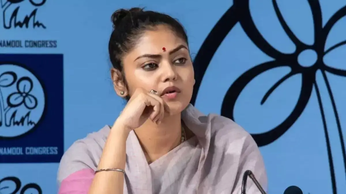 TMC में मचे घमासान के बीच दिल्ली पहुंचीं सायोनी घोष, ममता बनर्जी के साथ बगावत के सवाल पर दिया ये जवाब Saayoni Ghosh TMC Rebel MPs