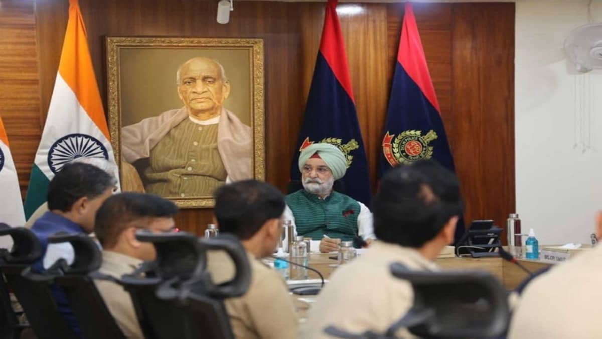 'Safety of Women, Children Non-Negotiable': Delhi LG Chairs Review Meeting With CP at Police Headquarters