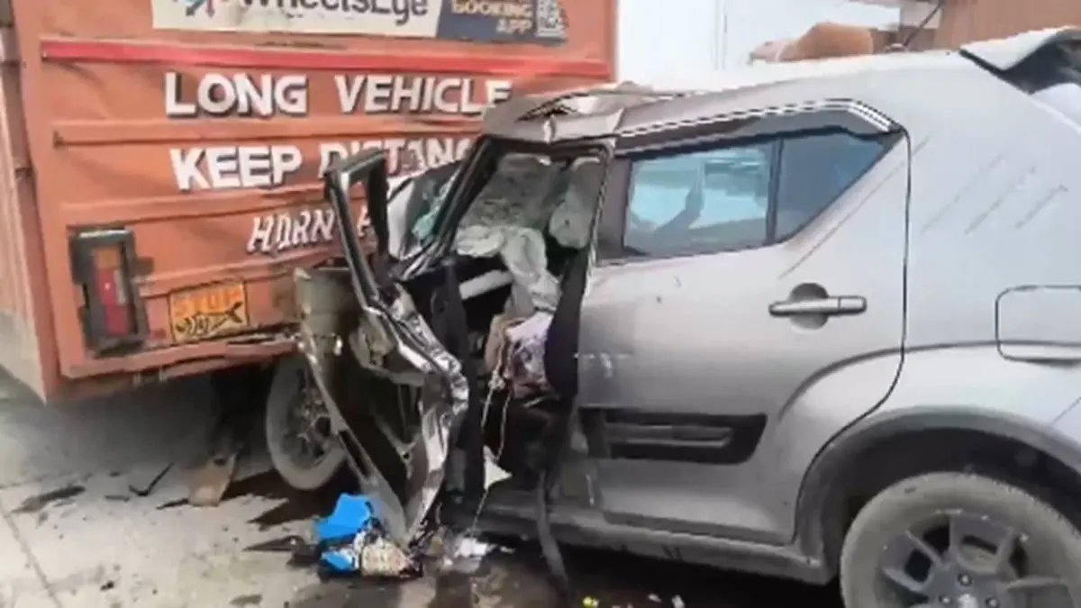 Samruddhi Expressway Fatal Collision: Speeding Car Rams Parked Lorry Near Amravati, 5 Of Family Killed Samruddhi Expressway Fatal Collision: Speeding Car Rams Parked Lorry Near Amravati, 5 Of Family Killed