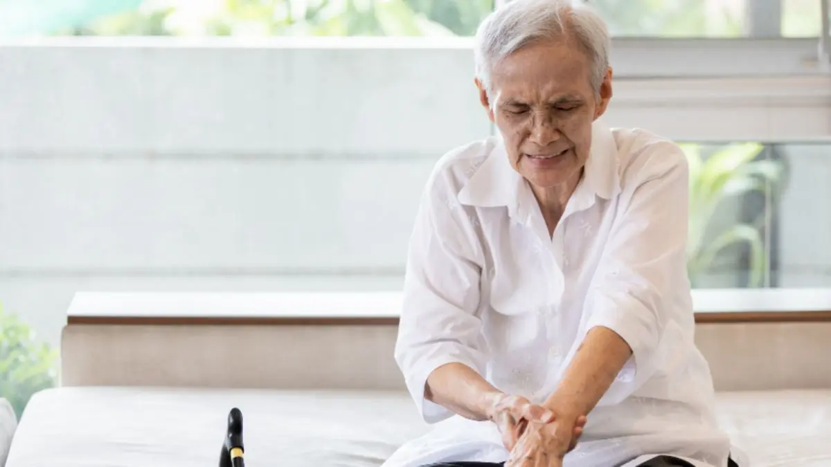 Sarcopenia Explained: Symptoms And Risk Factors For Elderly Sarcopenia In Adults