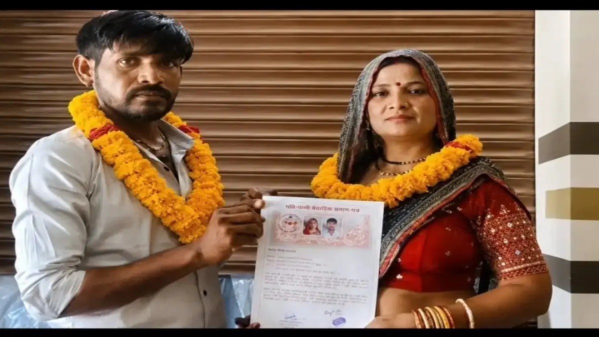 Scandalous! Man Falls In Love With Mother-In-Law, Marries Her After 4 Years Of Secret Affair In UP | VIRAL Scandalous! Man Falls In Love With Mother-In-Law, Marries Her After 4 Years Of Secret Affair In UP | VIRAL