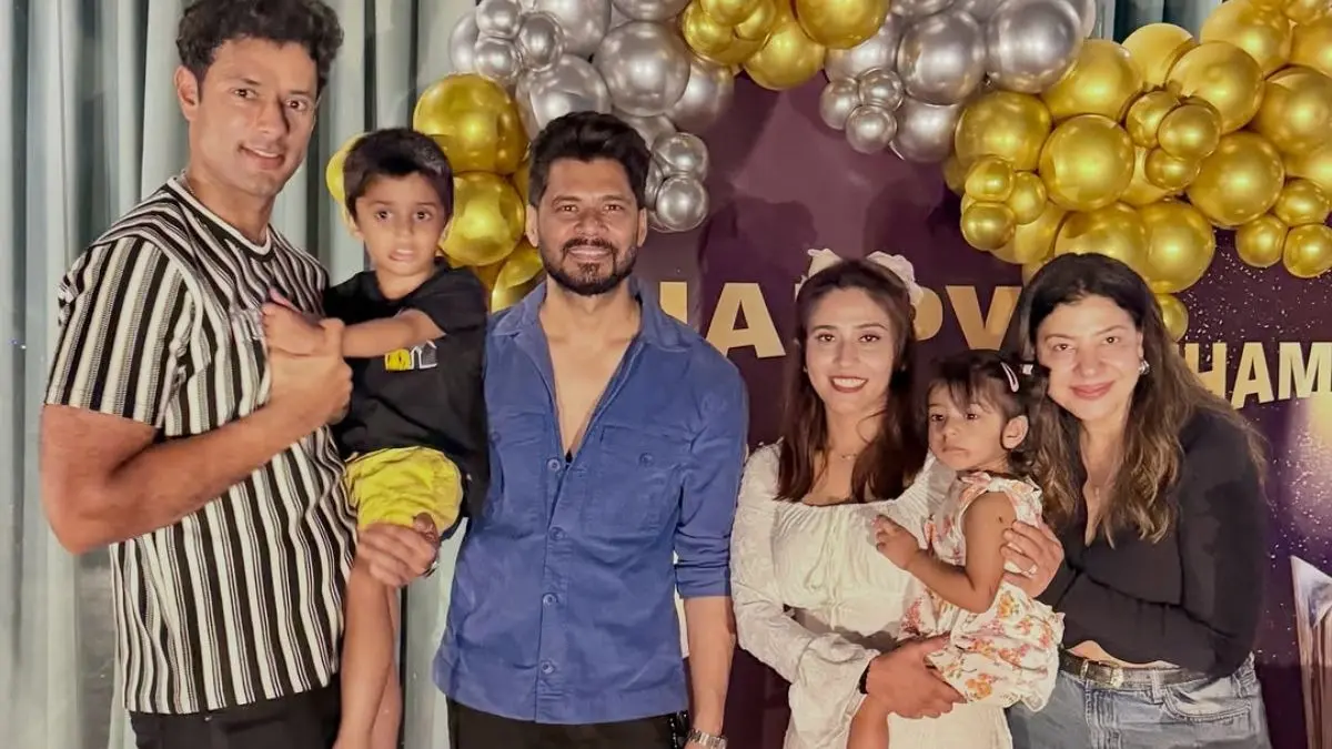 मैच से पहले संभावना सेठ पहुंचीं शिवम दुबे के घर, धूमधाम से मनाया क्रिकेटर का बर्थडे, कहा- भाई, देश को गर्व का पल जरूर देना Shivam Dube Birthday