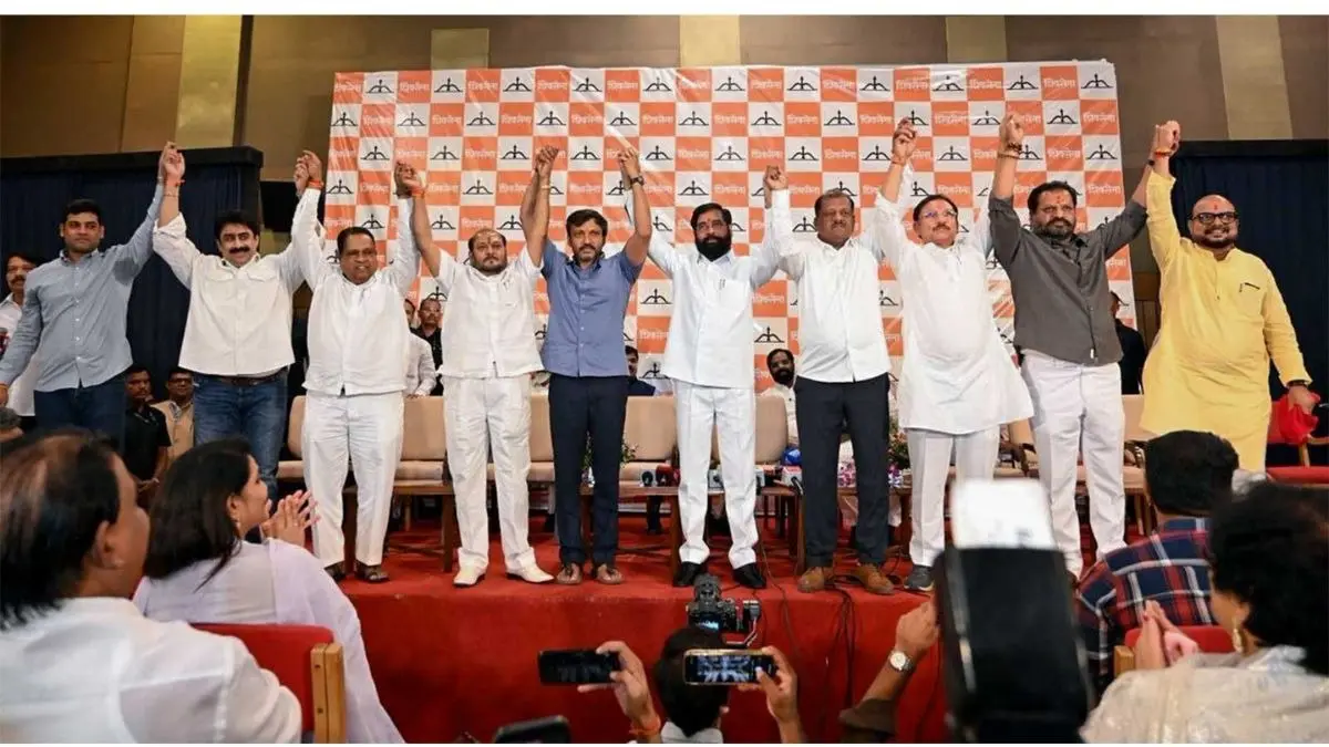 Maharashtra: 6 बागी सांसद शिवसेना में आधिकारिक रूप से शामिल, शिंदे ने 'ऑपरेशन टाइगर' को बताया सफल Six UBT Sena MPs Join Shiv Sena