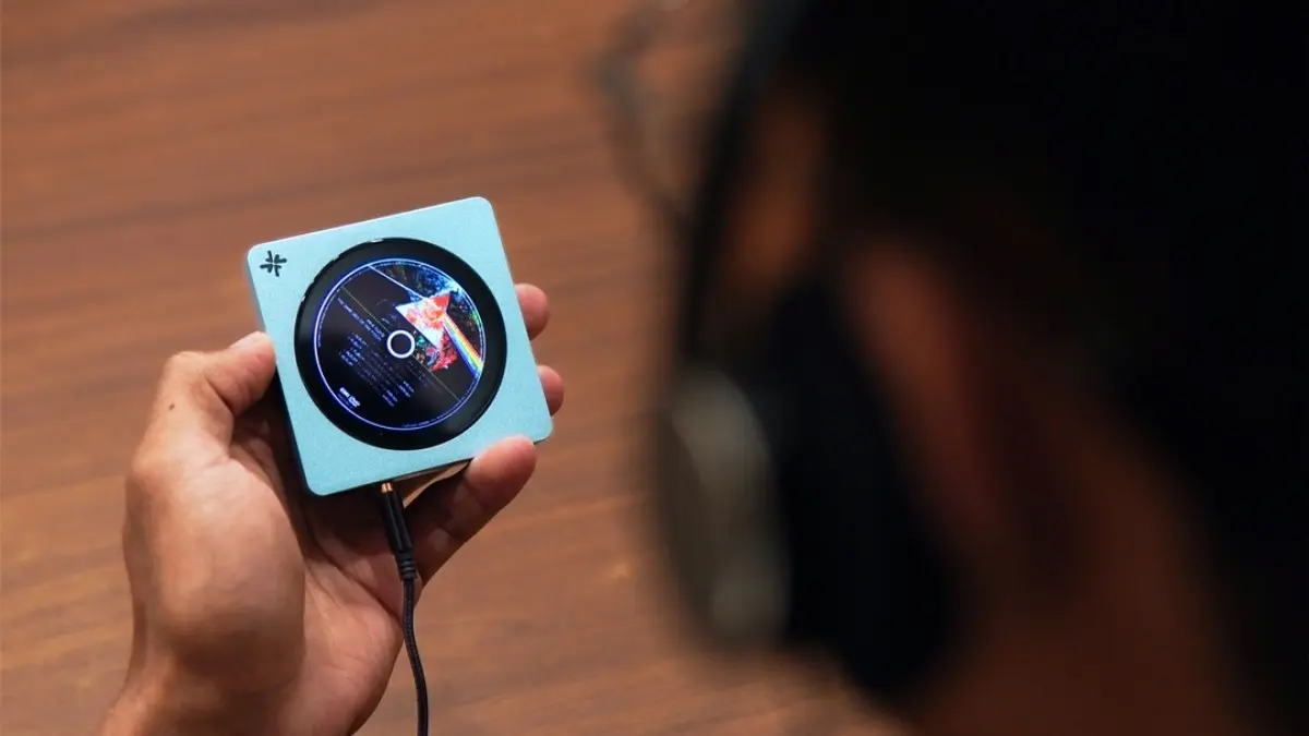 This ₹8,999 Gadget Wants to Replace Your Phone for One Thing Only snowsky