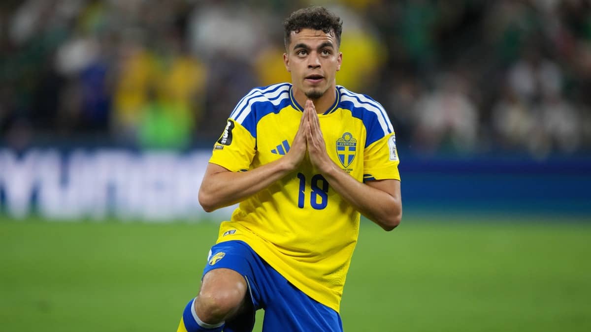 Sweden's Yasin Ayari in action against Tunisia