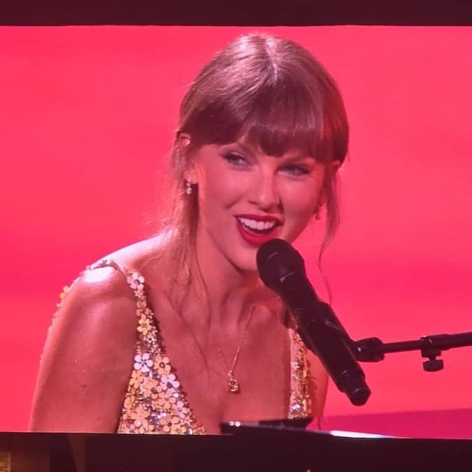 Taylor Swift at Toy Story 2 premiere
