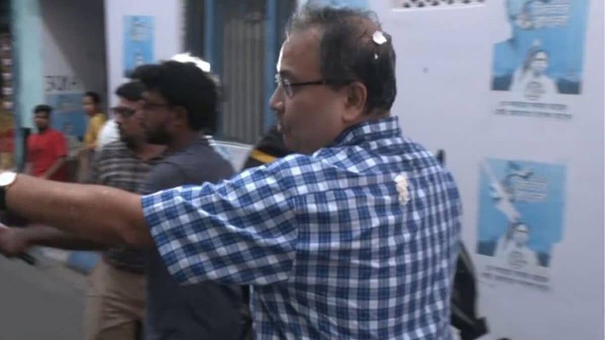 'They Can Throw a Hundred...': Egg Thrown at Kunal Ghosh Outside Mamata Banerjee’s Residence | Caught on Cam