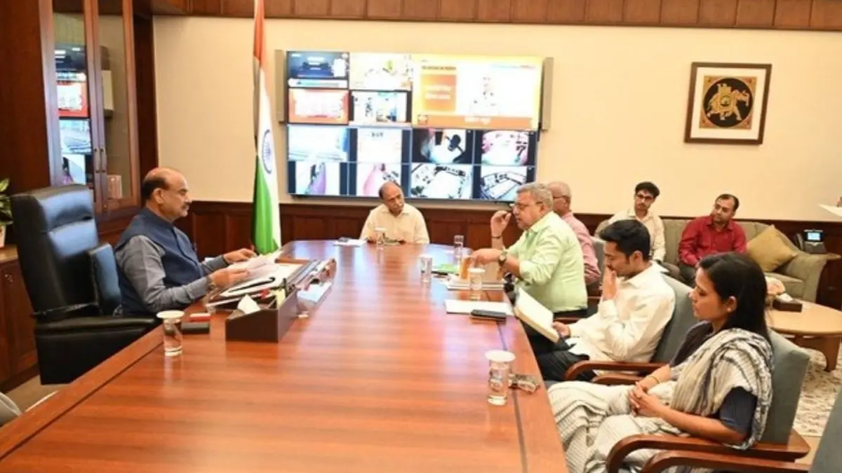 TMC Delegation Led by Abhishek Banerjee Meets Lok Sabha Speaker Over Rebel MPs' Demands Seeking Separate Seating Arrangements TMC Delegation Led by Abhishek Banerjee Meets Lok Sabha Speaker Over Rebel MPs' Demands