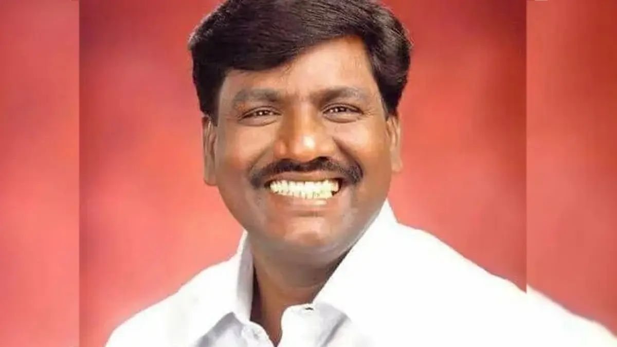 Tamil Nadu Education Minister Viswanathan's Video Goes Viral, Opposition Claims He Touched Young Girls 'Inappropriately' TN Minister of Higher Education P. Vishwanathan