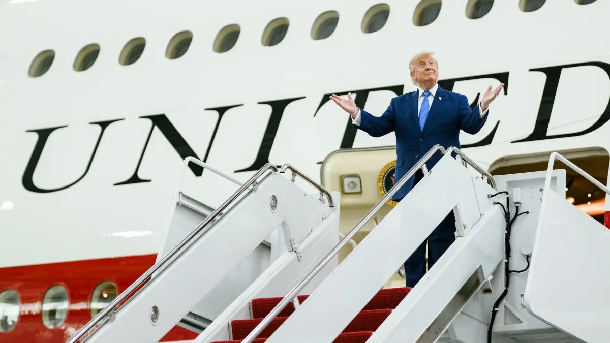 What’s Inside the Modified Boeing 747 Presidential Jet? Trump Unveils the New Air Force One Trump Unveils New Interim Air Force One: Modified Boeing 747 Details