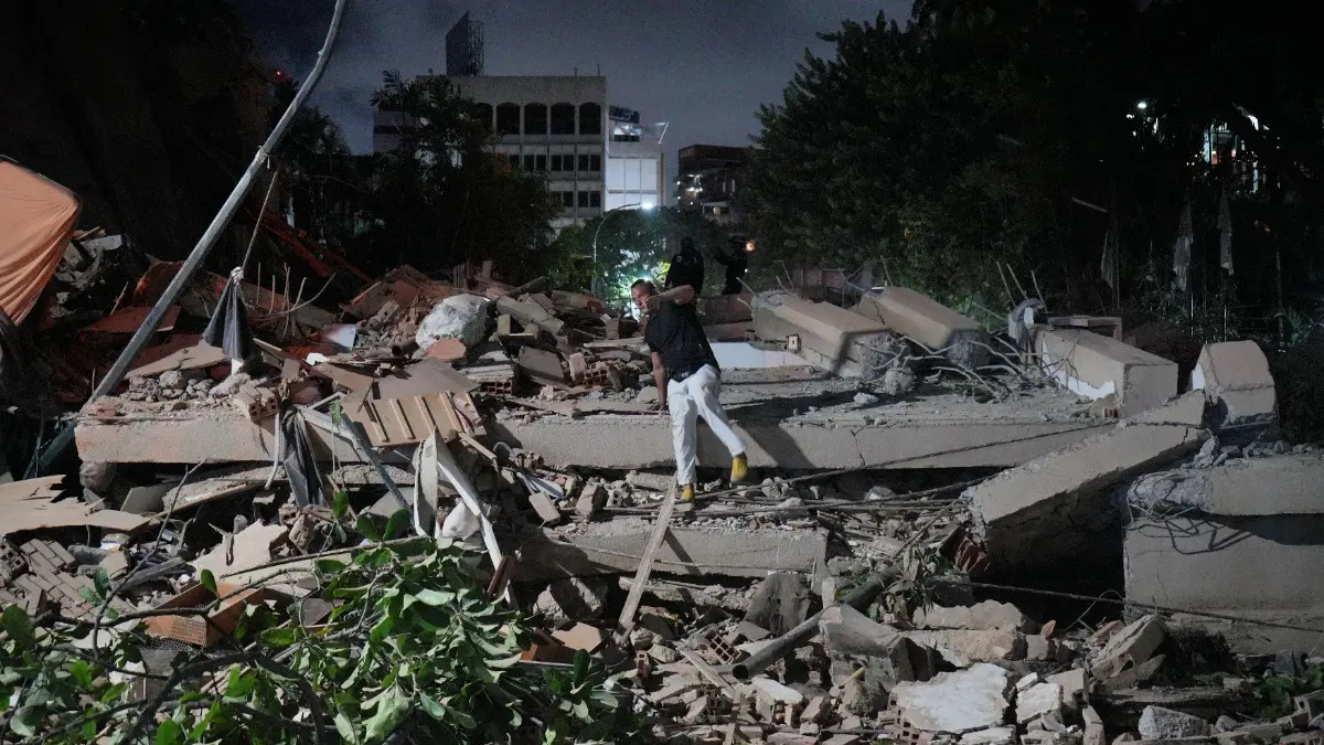 Twin Earthquakes In Venezuela: 7.5 Magnitude Tremor Rocks Venezuela After 7.1 Shock, Buildings Collapse In Caracas | VIDEO Twin Earthquakes In Venezuela: 7.5 Magnitude Tremor Rocks Venezuela After 7.1 Shock, Buildings Collapse In Caracas | WATCH