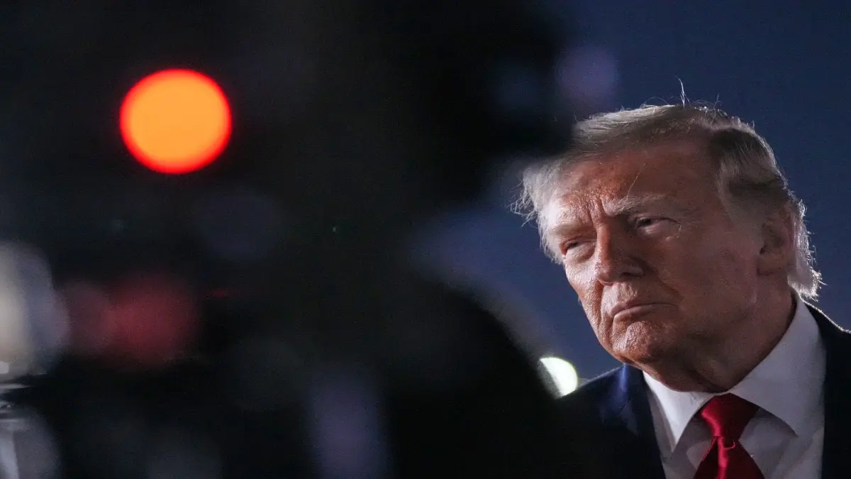 US Apache Helicopter Crashes Near Strait of Hormuz; Trump Confirms Pilots Safe US Apache Helicopter Crashes Near Strait of Hormuz; Trump Confirms Pilots Safe