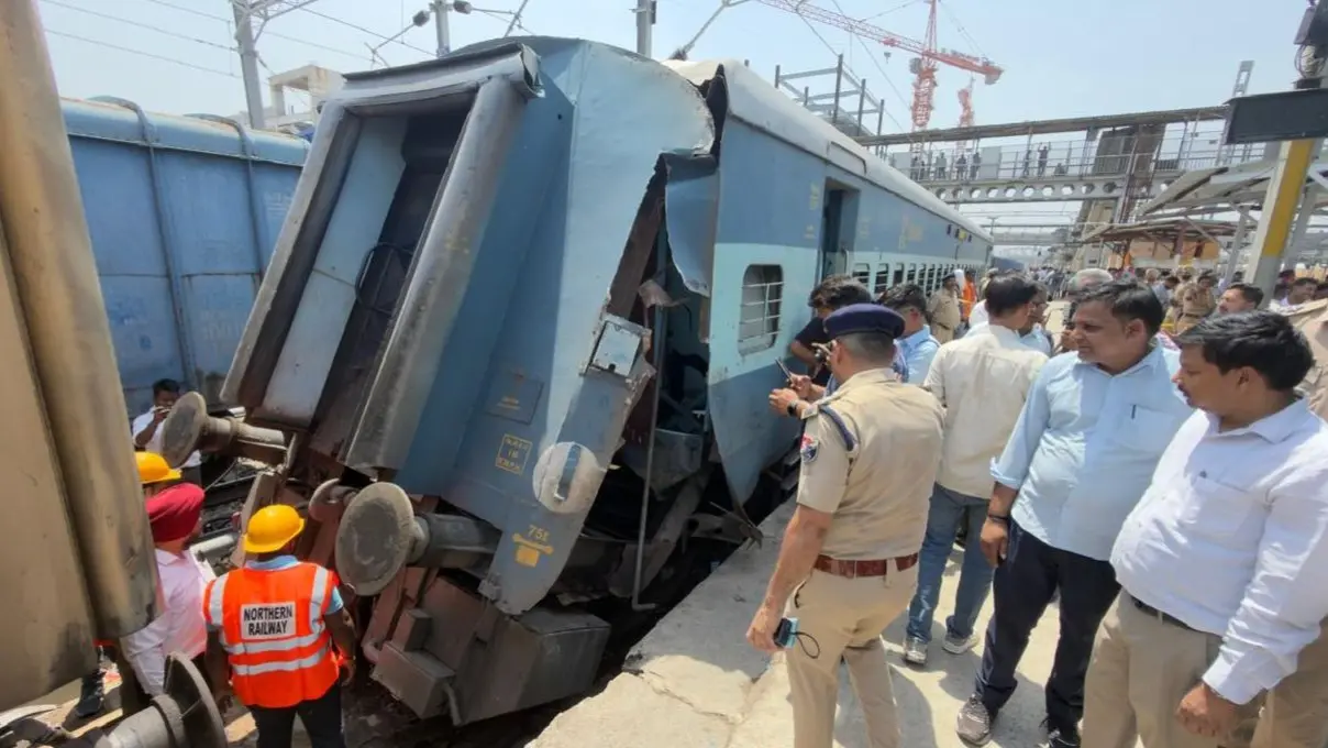 Train Accident: वैष्णो देवी जा रही चलती ट्रेन दो हिस्सों में टूटकर अलग हुई, धमाके के साथ बोगी क्षतिग्रस्त; बाल-बाल बचे 1200 यात्री Vaishno Devi train accident in Ludhiana