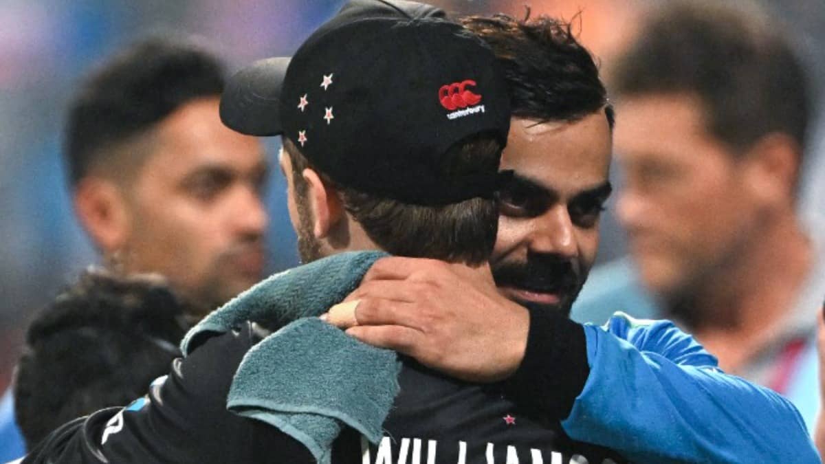 Virat Kohli greets Kane Williamson