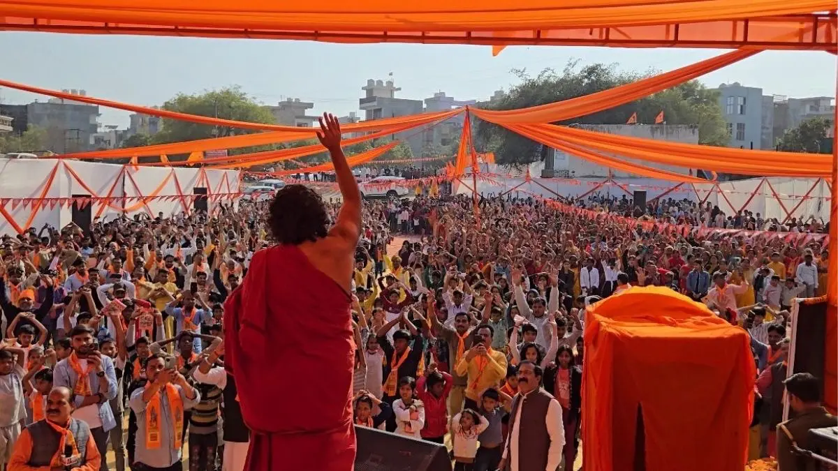 Walking for Unity: Swami Dipankar Ji's 20,000-Kilometre Bhiksha Yatra Beyond Caste Walking for Unity: Swami Dipankar Ji's 20,000-Kilometre Bhiksha Yatra Beyond Caste