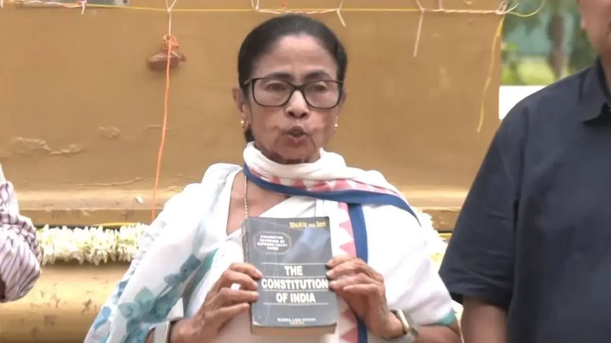 'अभिषेक की हत्या की कोशिश हुई, आप चाहें तो मुझ अरेस्ट कर लें, कोलकाता में प्रदर्शन की इजाजत नहीं दी तो दिल्ली में...', ममता बनर्जी की हुंकार West Bengal Mamata Banerjee