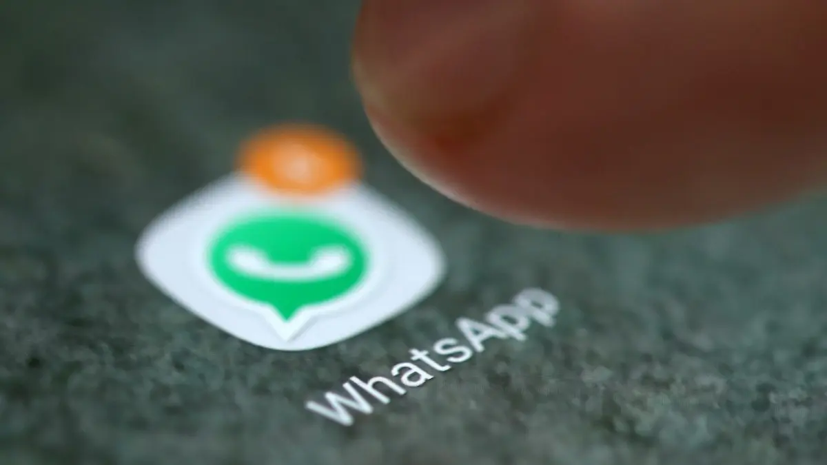 WhatsApp May Soon Let You Send Voice Messages Without Having to Open the App whatsapp
