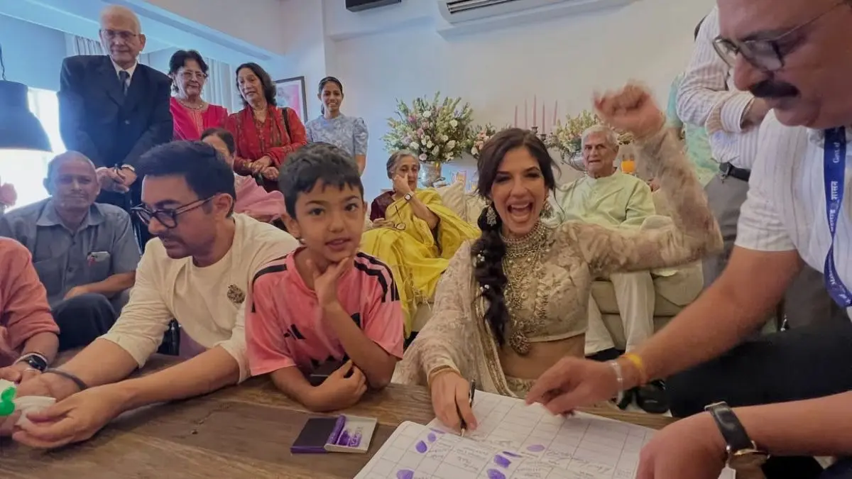 Aamir Khan Marries Gauri Spratt In Intimate Ceremony, Ira, Junaid, Azad And Bride's Family Bless Their Union | Pics And Videos Aamir Khan-Gauri Spratt Wedding Highlights