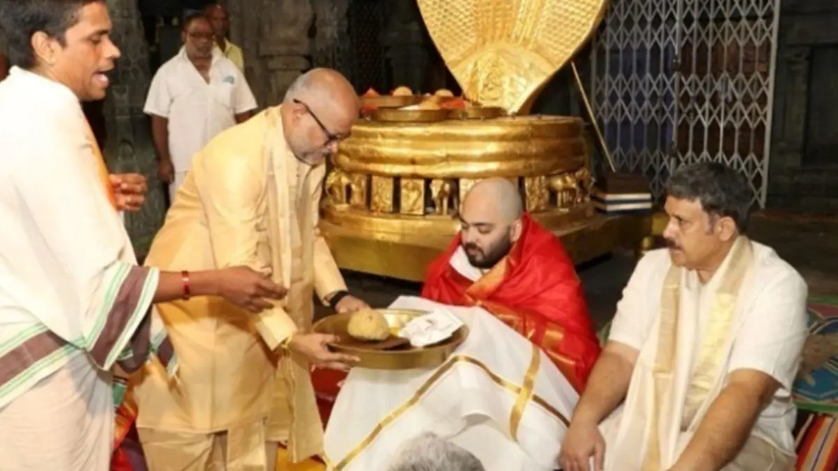 अनंत अंबानी ने टीटीडी को 25 इलेक्ट्रिक बसें दान कीं, तिरुमला के बढ़ते ईवी बेड़े को मिला बड़ा बल Anant Ambani Donates 25 Electric Bus