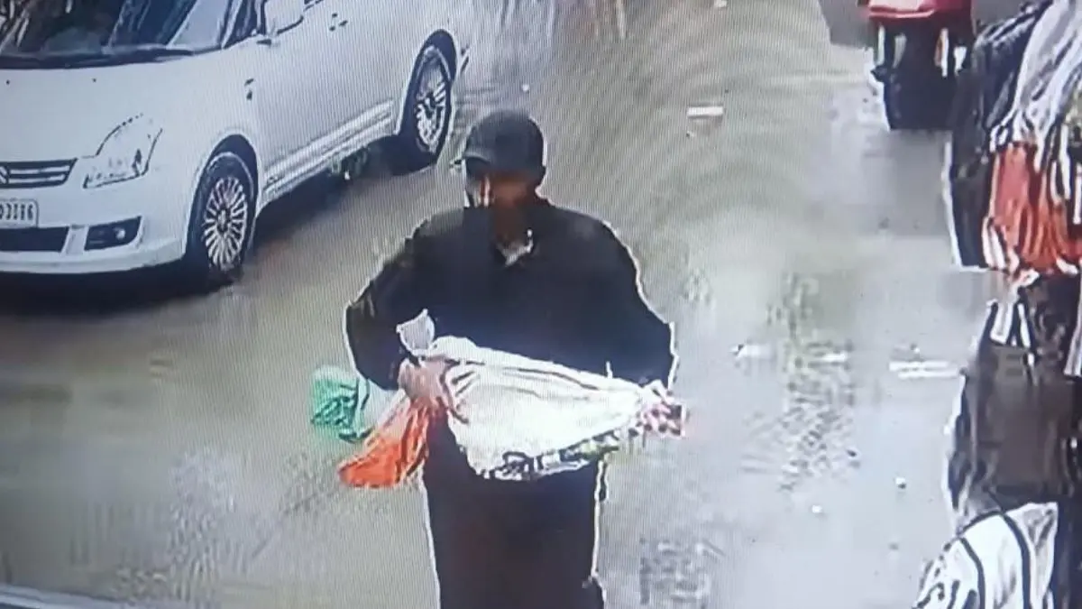 Weapon Wrapped in Tricolour; Pakistan’s Tactical Shift or Desperation? Anantnag Attack: Terrorists Conceal Weapon in Tricolour Out of Desperation