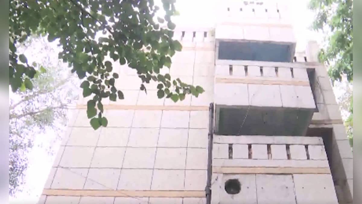 Another Dowry Murder? Just 72 Days After Marriage, Newly-Wed Bride Falls To Death From Delhi Flat