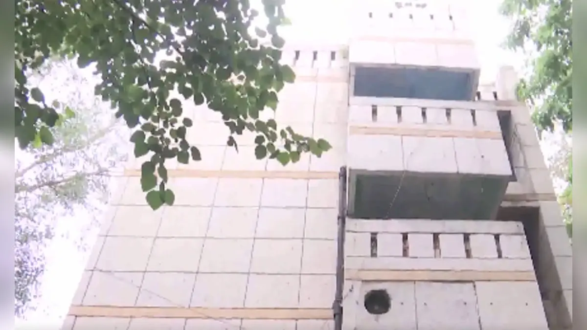 Another Dowry Murder? Just 72 Days After Marriage, Newly-Wed Bride Falls To Death From Delhi Flat Another Dowry Murder? Just 72 Days After Marriage, Newly-Wed Bride Falls To Death From Delhi Flat