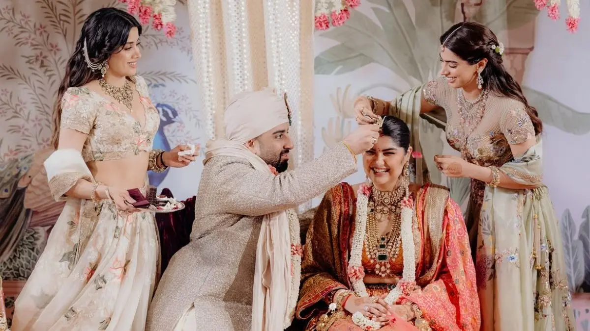 First Photos Out: Anshula Kapoor Marries Rohan Thakkar, Janhvi Kapoor And Khushi Kapoor Turn Bridesmaids Anshula Kapoor-Rohan Thakkar Married