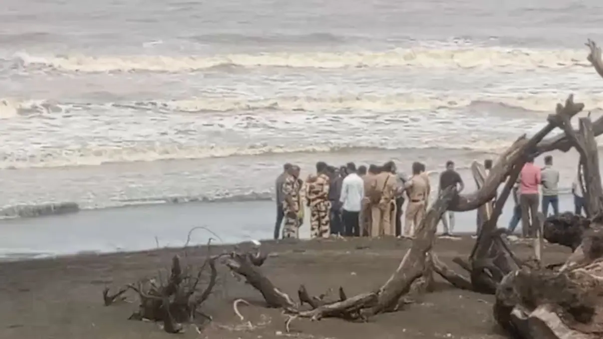 Maharashtra: अर्नाला समुद्र में नहाने गए 2 बच्चे लापता, तेज लहरों में बह गए; सर्च ऑपरेशन जारी Arnala Sea Drowning Accident