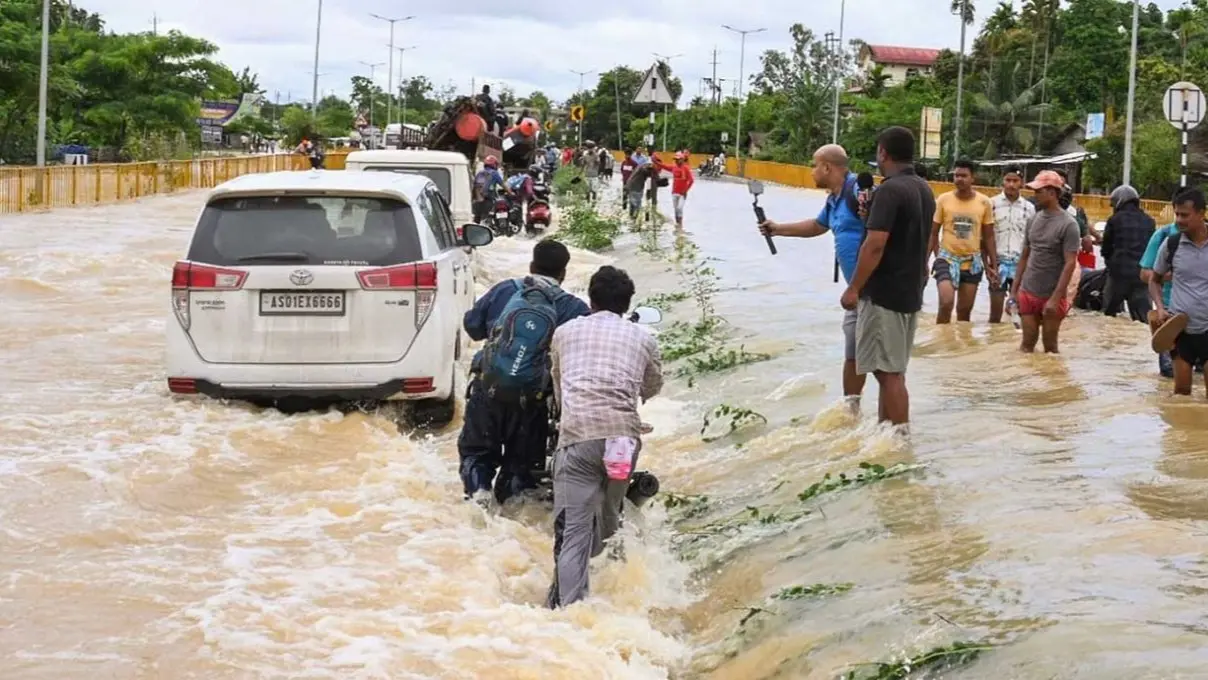 Assam Flood: असम में काल बना मानसून, पिछले 24 घंटे में 10 लोगों की मौत, बाढ़ से अब तक कुल 41 लोगों की गई जान गई; लाखों लोग प्रभावित Assam Flood