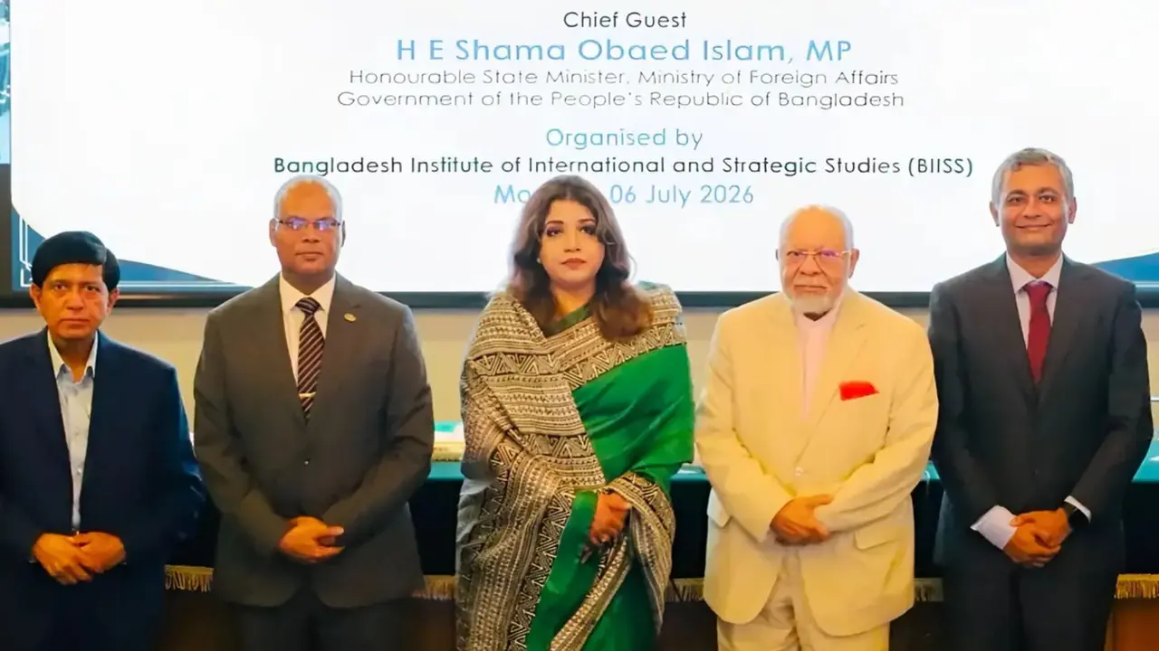 बांग्लादेश की हरकत पर भड़का भारत, सेमिनार में दिखाया कश्मीर को PAK का हिस्सा, भारतीय अधिकारी ने बीच में टोककर लगा दी क्लास Bangladesh-India