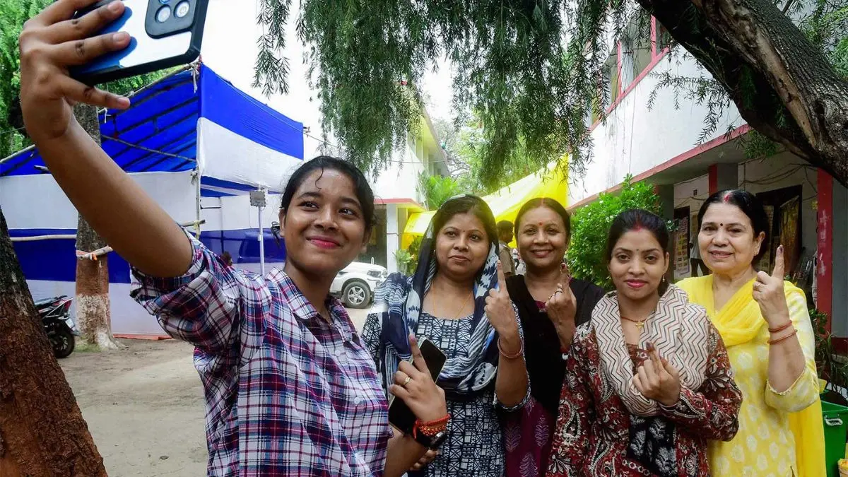 Bankipur Byelection: बीजेपी के नीरज कुमार की होगी जीत या विपक्ष मारेगा बाजी? बांकीपुर उपचुनाव में सिर्फ 34.16 फीसदी मतदान Bihar Bankipur bypoll voter turnout