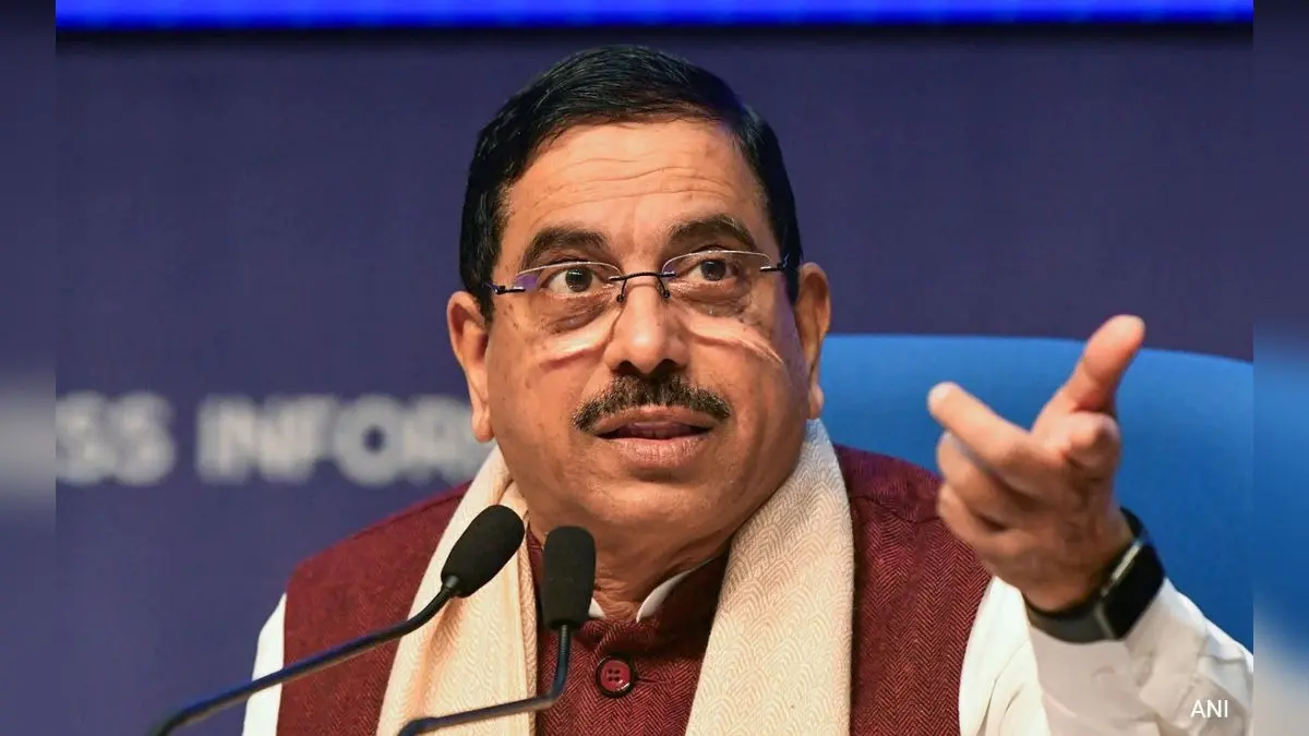 प्रह्लाद जोशी बने देश के नए शिक्षा मंत्री, धर्मेंद्र प्रधान के इस्तीफे के बाद मोदी सरकार का बड़ा ऐलान BREAKING: Pralhad Joshi Appointed As New Education Minister As President Accepts Dharmendra Pradhan's Resignation
