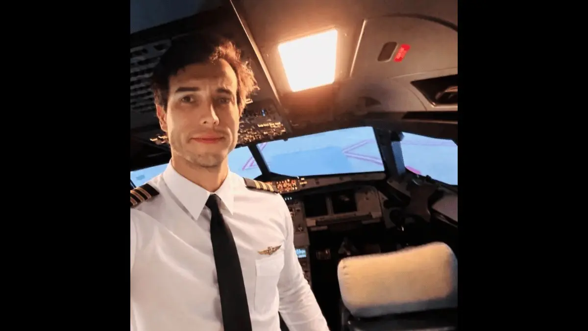 'Carry On...': Pilot Opens Moving Plane's Door Mid-Air, Jumps Off, Leaving Student In Aircraft Horrified 'Carry On...': Pilot Opens Moving Plane's Door Mid-Air, Jumps Off, Leaving Student In Aircraft Horrified