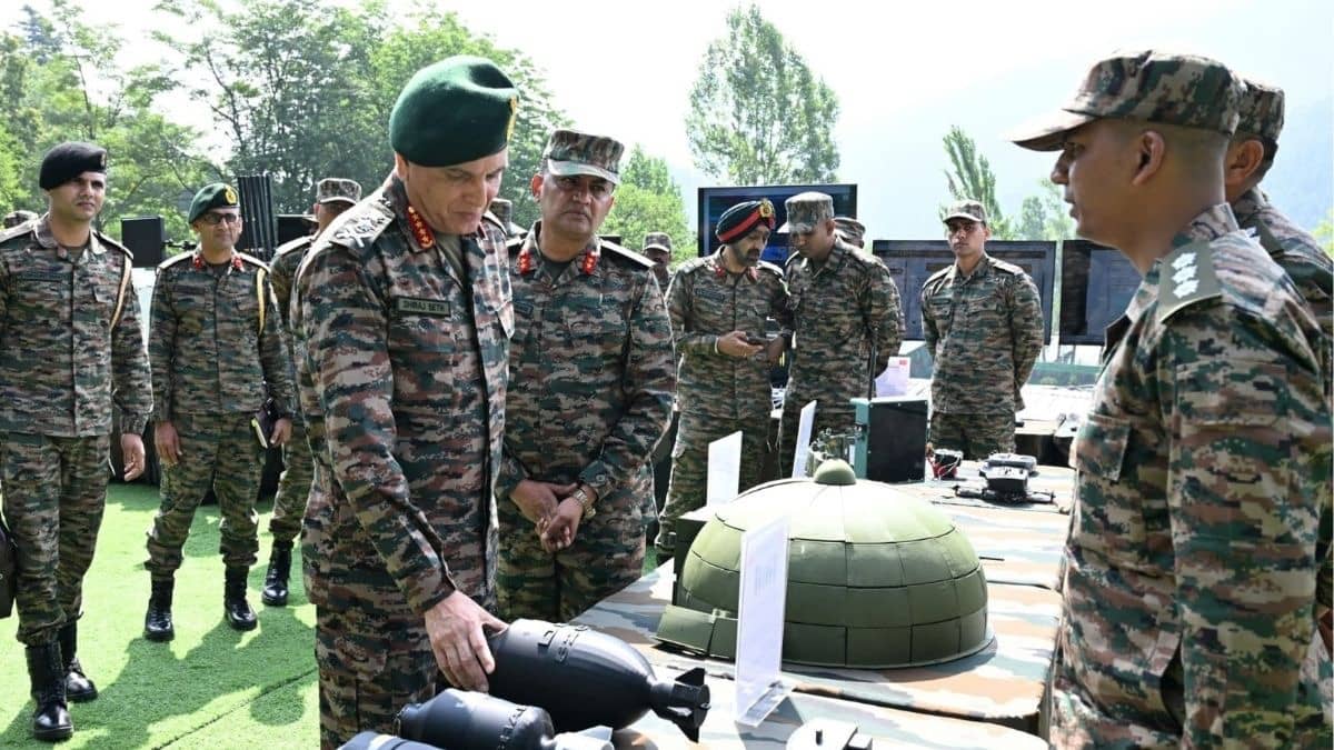 COAS Seth’s Maiden Kashmir Visit: Reviews Chinar Corps, Recalibrates Security Grid, Focuses on Technology Absorption And Synergy