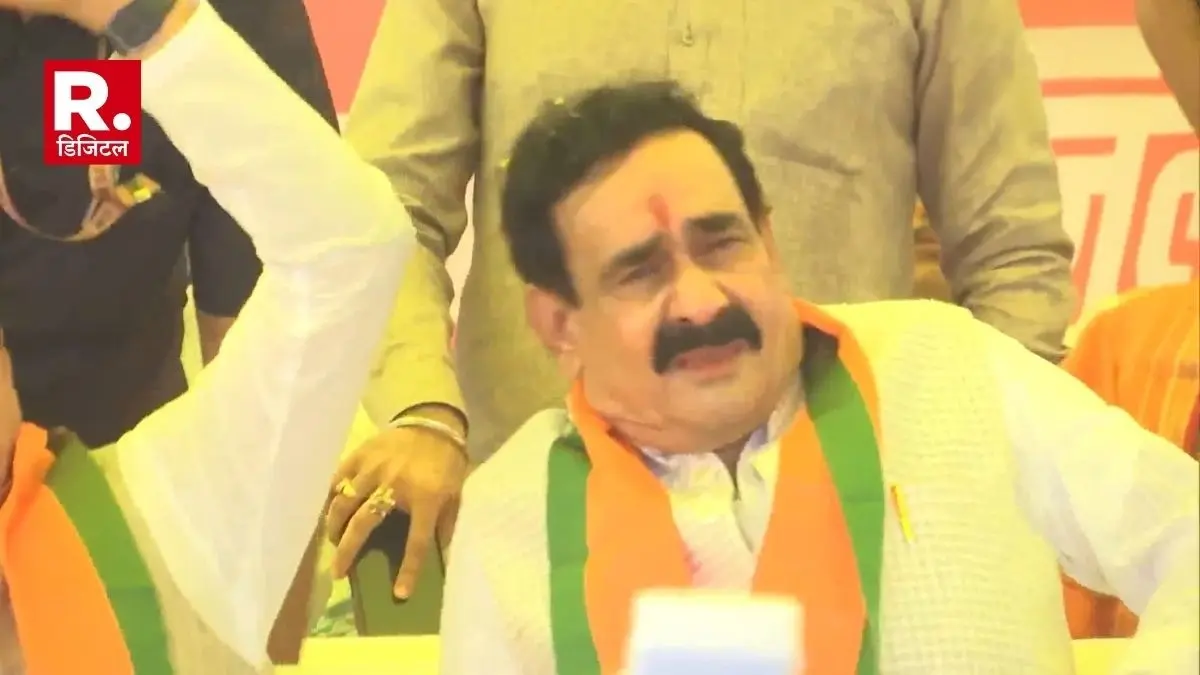 Datia By Election: 'आशुतोष भैया के लिए प्राण झोंक देंगे, एक-एक गांव जाऊंगा...', मंच पर भाषण देते-देते नरोत्तम मिश्रा के आंखों से छलके आंसू, VIDEO Datia by-elections Narottam Mishra became emotional after Ashutosh Tiwari nomination.