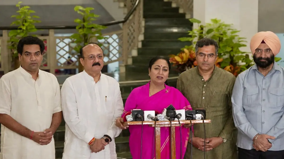 दिल्ली की महिलाओं को रक्षाबंधन का तोहफा, CM रेखा गुप्ता ने 2500 रुपये महीना की 'लक्ष्मी योजना' को दी मंजूरी; जानिए कब से शुरू होगा आवेदन Delhi Lakshmi Yojana cm rekha gupta