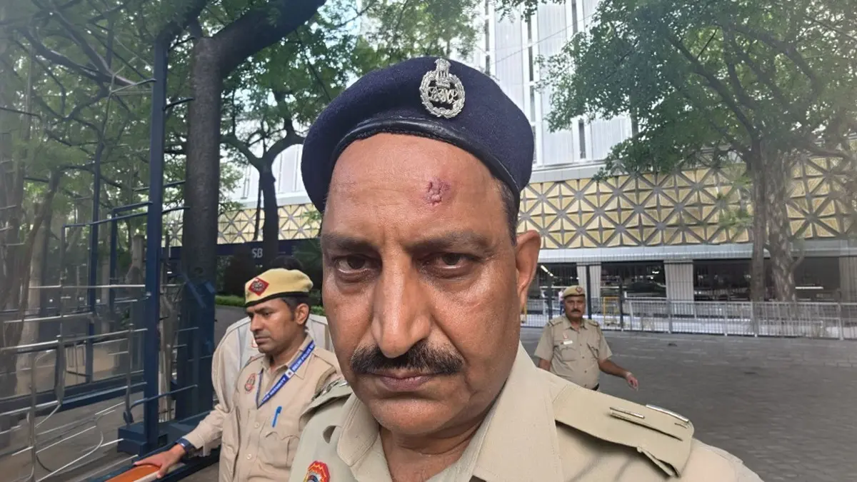 Delhi Police ACP Injured After Stone-Pelting During Jantar Mantar Protest Over NEET Paper Leak Delhi Police ACP Injured After Stone-Pelting During Jantar Mantar Protest Over NEET Paper Leak