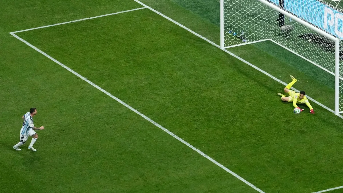 Lionel Messi's Missed Penalty vs Egypt Sparks Tragedy In Bangladesh, Claims One Life In Cumilla Egypt goalkeeper Mostafa Shoubir saves Lionel Messi's penalty