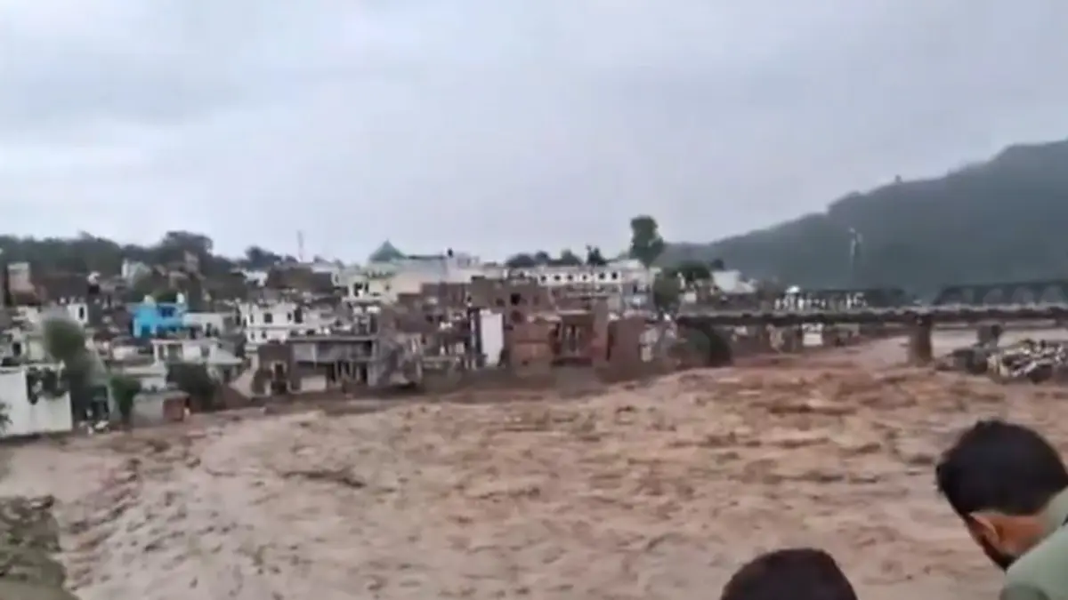 Flash Floods Wreak Havoc In J&K's Rajouri and Poonch, 10 Dead 6 Missing in Poonch Flash Floods Wreak Havoc In J&K's Rajouri As Heavy Rain Batters Region; IMD Warns Of More Downpours Till July 23