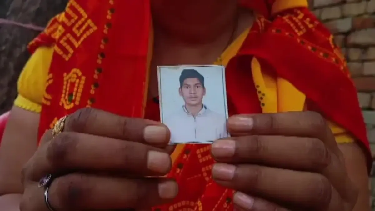 From ‘Veer-Zaara’ to Reality: UP Tailor Crosses Into Pakistan for Facebook Love, Lands in Lahore Jail Instead From ‘Veer-Zaara’ to Reality: UP Tailor Crosses Into Pakistan for Facebook Love, Lands in Lahore Jail Instead