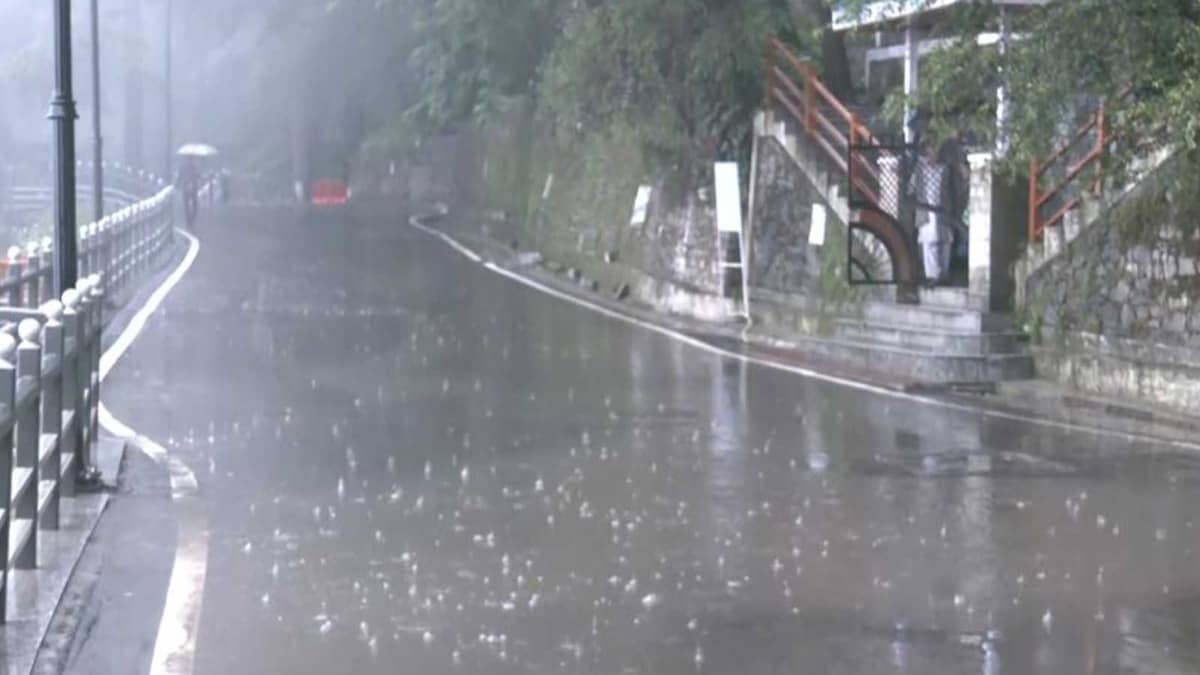 IMD Warns of Heavy Rain in Isolated Parts of Himachal; Thunderstorms, Gusty Winds Likely, Temperatures to Rise Gradually