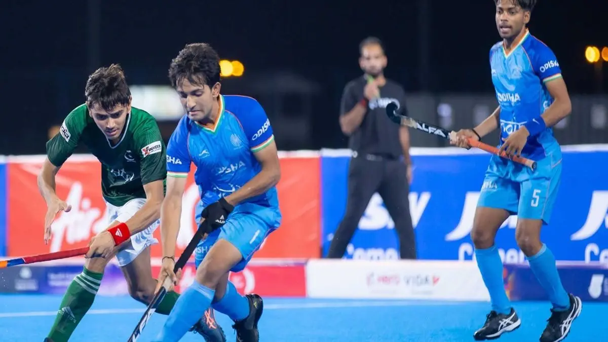 Youth Hockey5s Asian Championship: पाकिस्तान को 3-1 से रौंदकर भारतीय हॉकी टीम बनी चैम्पियन, वर्ल्ड कप का टिकट भी हुआ पक्का Indian Sub-Junior Men team defeat Pakistan at FIH Youth Hockey5s Asian Championship