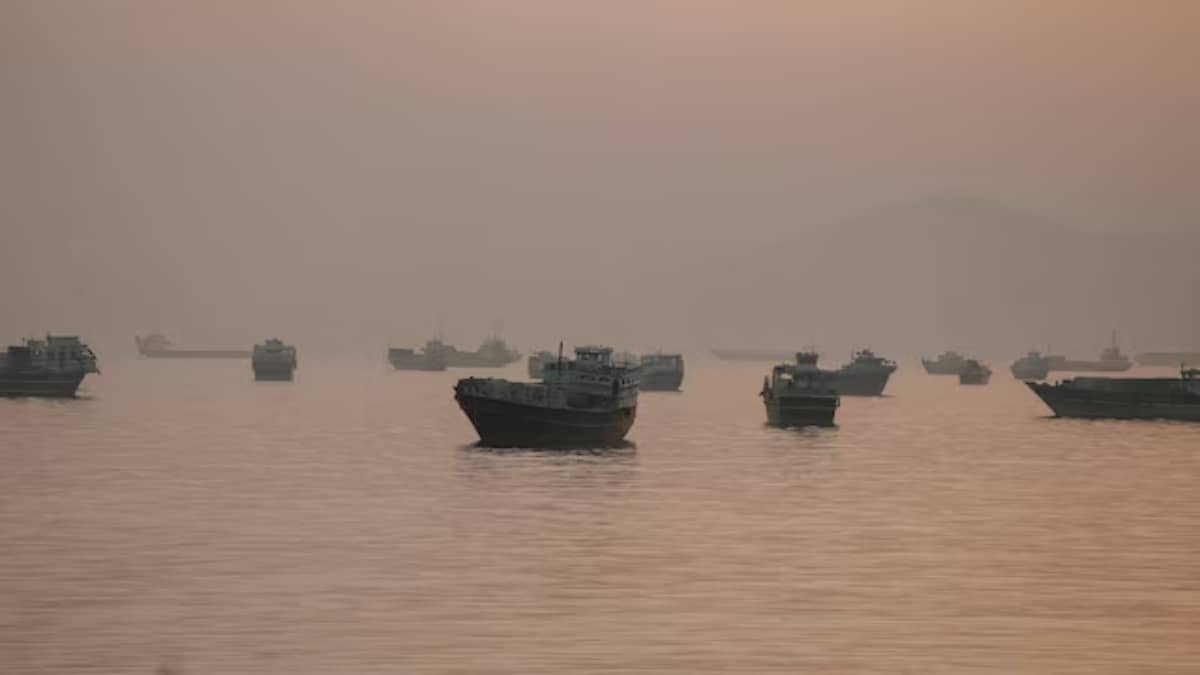 Iran-US Tensions Flare: IRGC Targets Commercial Ships in Strait of Hormuz; Qatar LNG Tanker Among Vessels Damaged