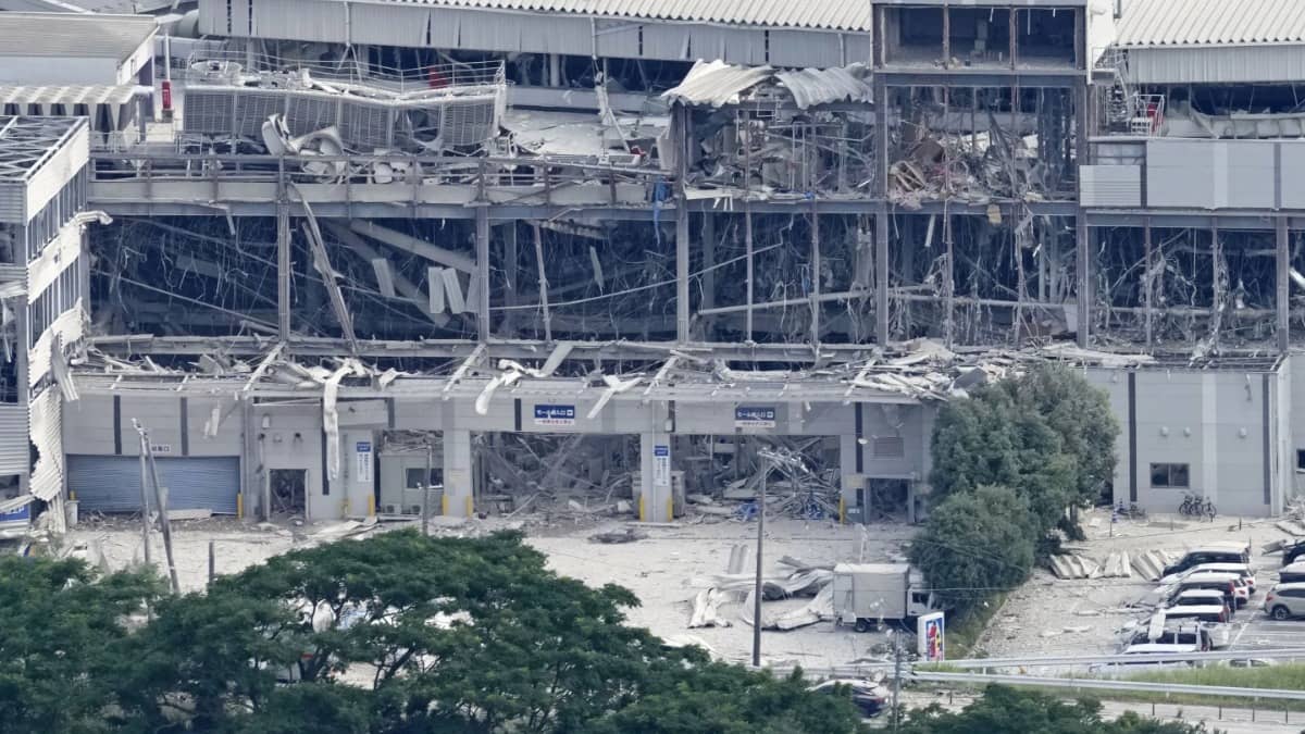Japan Earthquake Toll Rises To 13 As Rescuers Haul People From Collapsed Kumamoto Mall