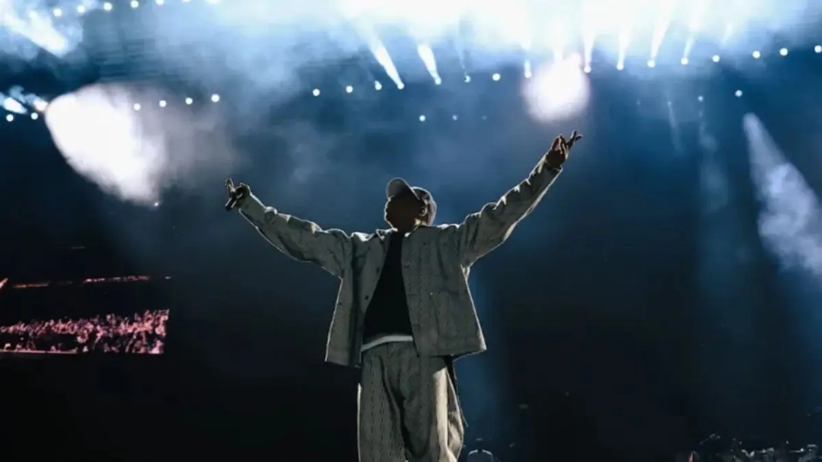 Jay Z's New York Concert Delayed By Over 4 Hours After Alleged Security Breach Leads To Lockdown Jay Z's New York concert marred with delays
