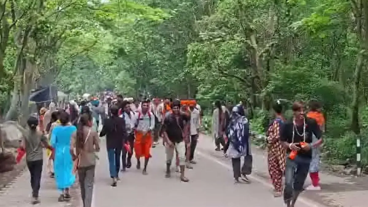 Kanwar Yatra 2026: Devotees Throng Neelkanth Mahadev Temple During Sawan | Photos Kanwar Yatra 2026