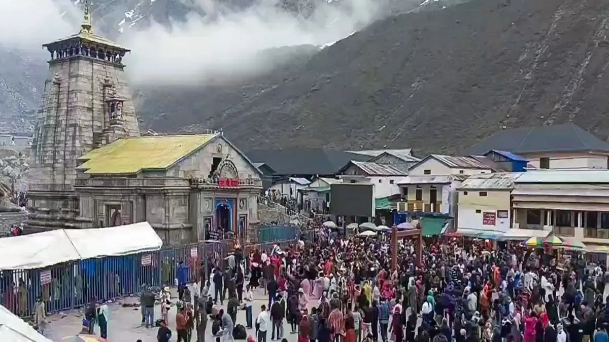 Kedarnath Yatra: श्रद्धालुओं की बढ़ी मुश्किलें, भारी बारिश के बीच गौरीकुंड के पास भीषण लैंडस्लाइड; रोकी गई केदारनाथ यात्रा Kedarnath Yatra Gaurikund landslide blocks trekking route